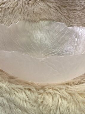 Source Unknown Frosted White Leaf-Textured Serving Bowl